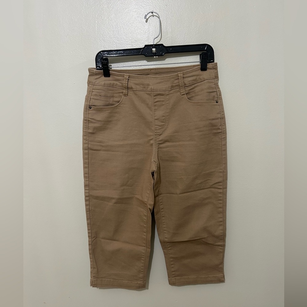 TIME AND TRU | Khaki Pull-on Cropped Pants